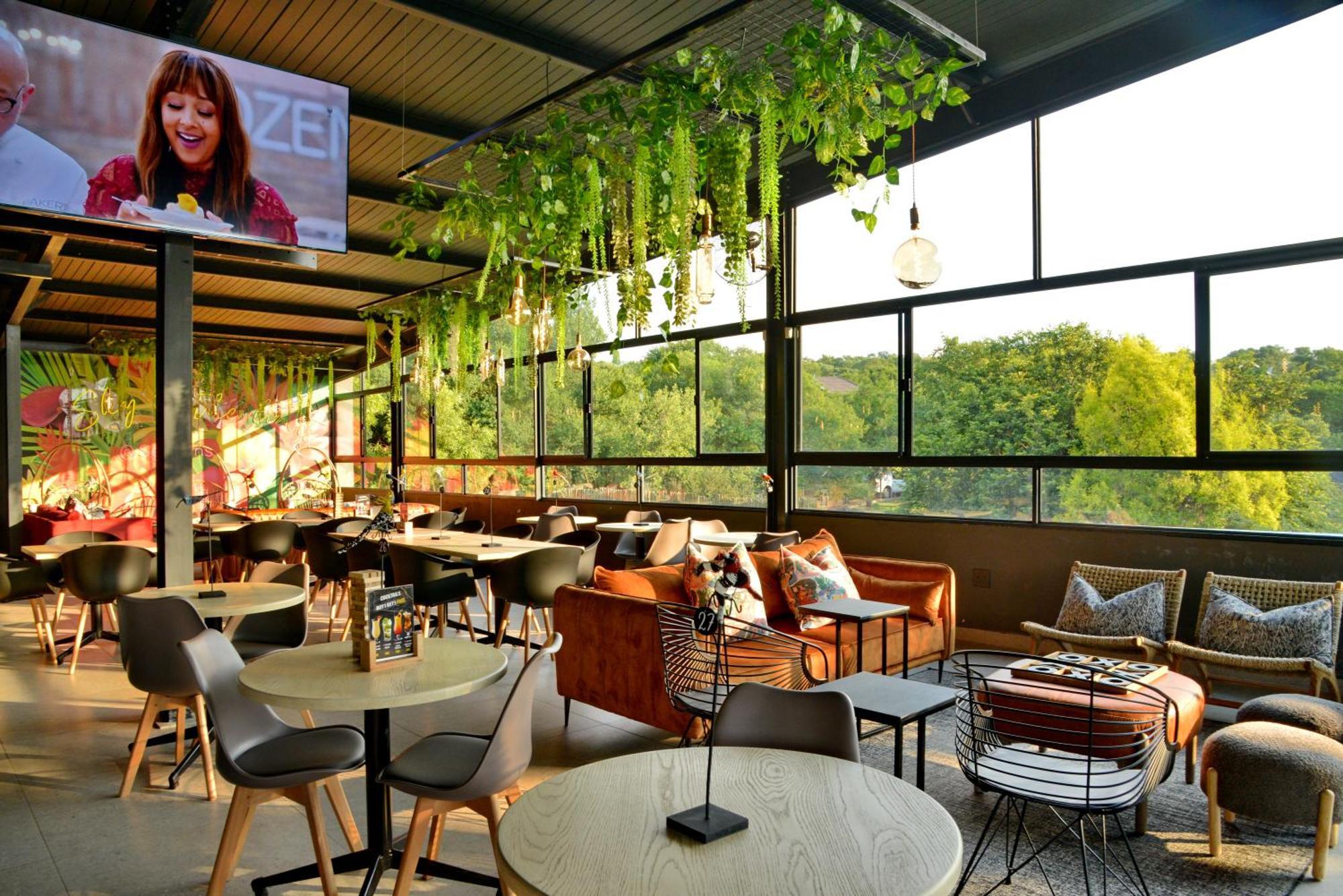 Seasons Golf, Leisure, Spa Хартбееспоорт Екстериор снимка