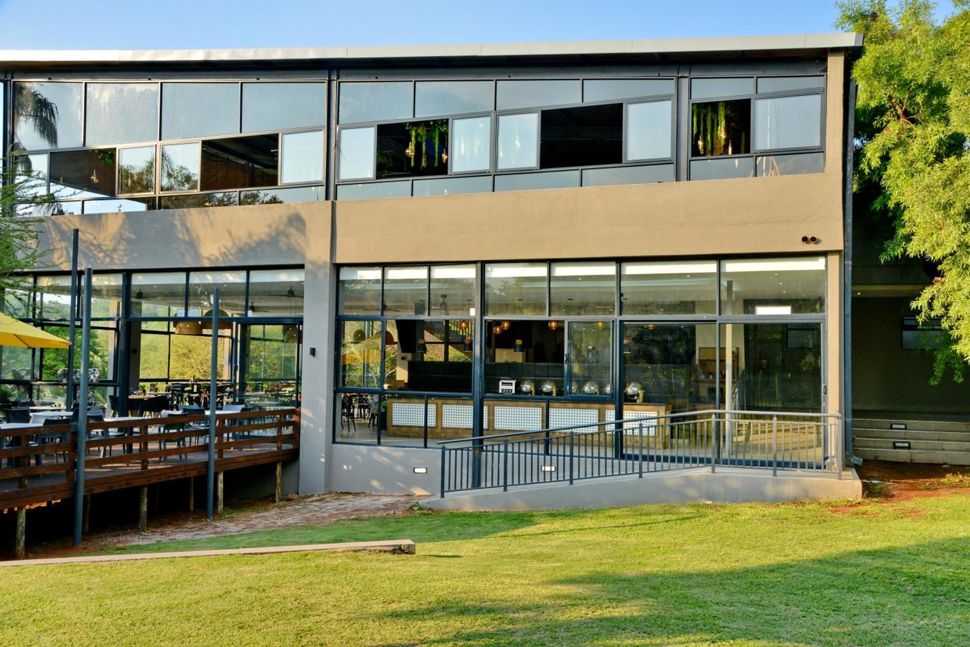 Seasons Golf, Leisure, Spa Хартбееспоорт Екстериор снимка