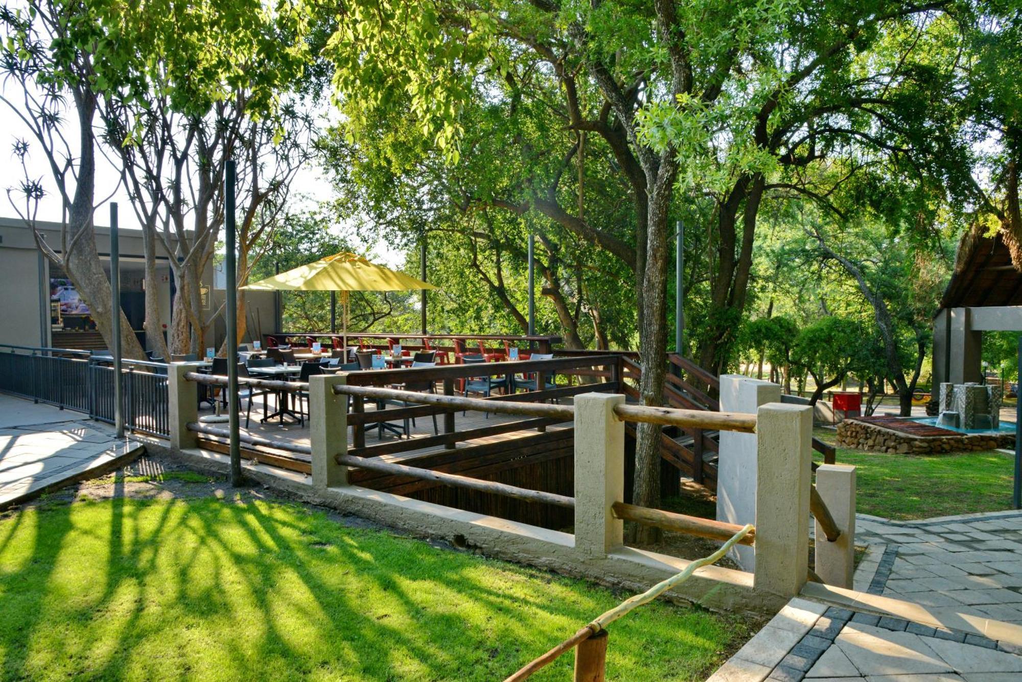Seasons Golf, Leisure, Spa Хартбееспоорт Екстериор снимка