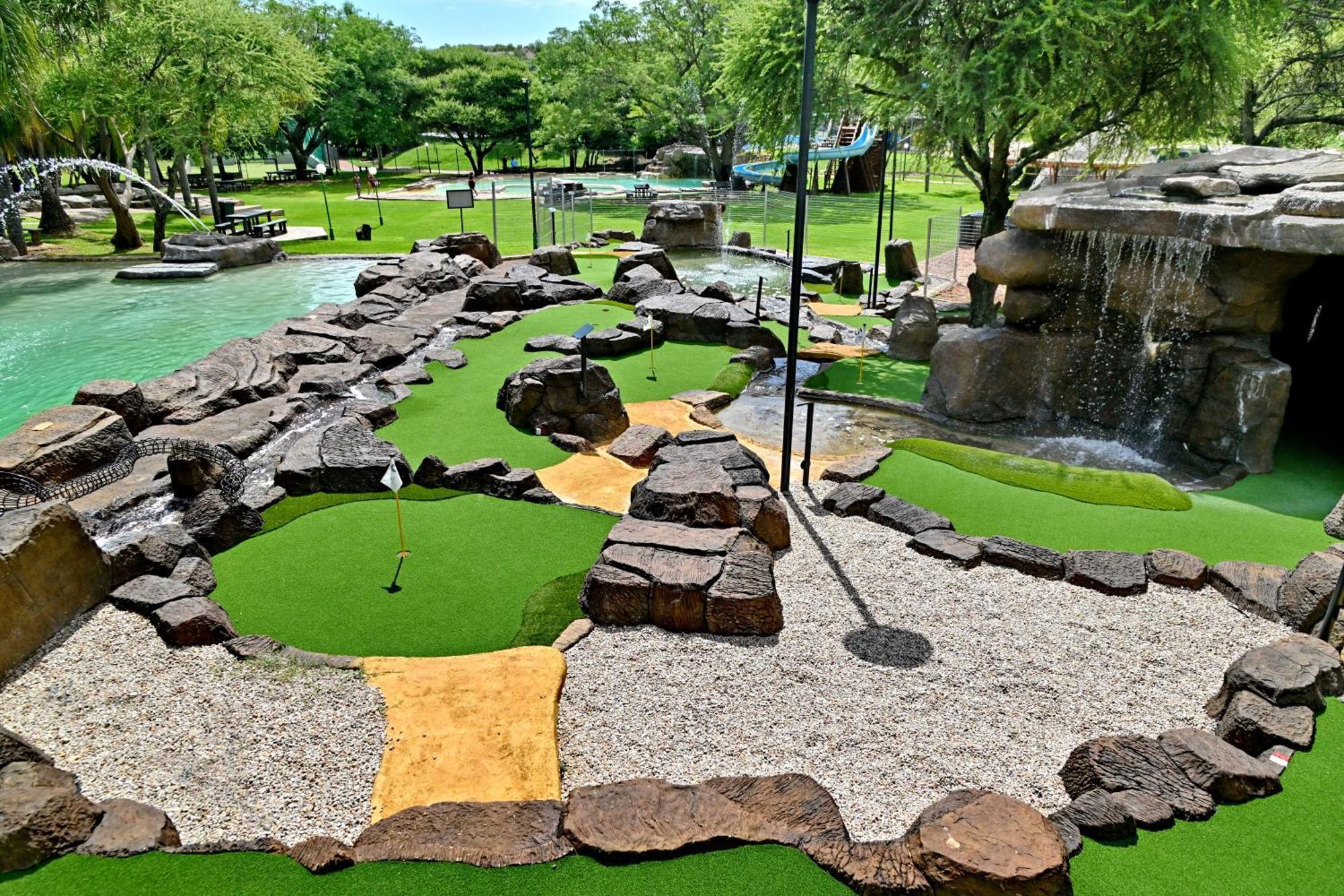 Seasons Golf, Leisure, Spa Хартбееспоорт Екстериор снимка